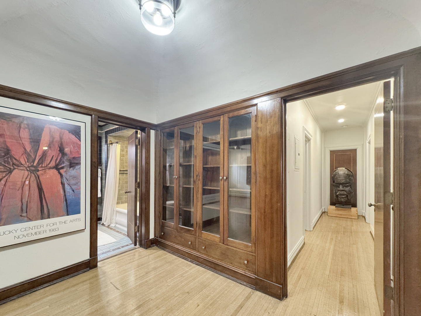 6909 S Chappel Avenue, Chicago, IL 60649