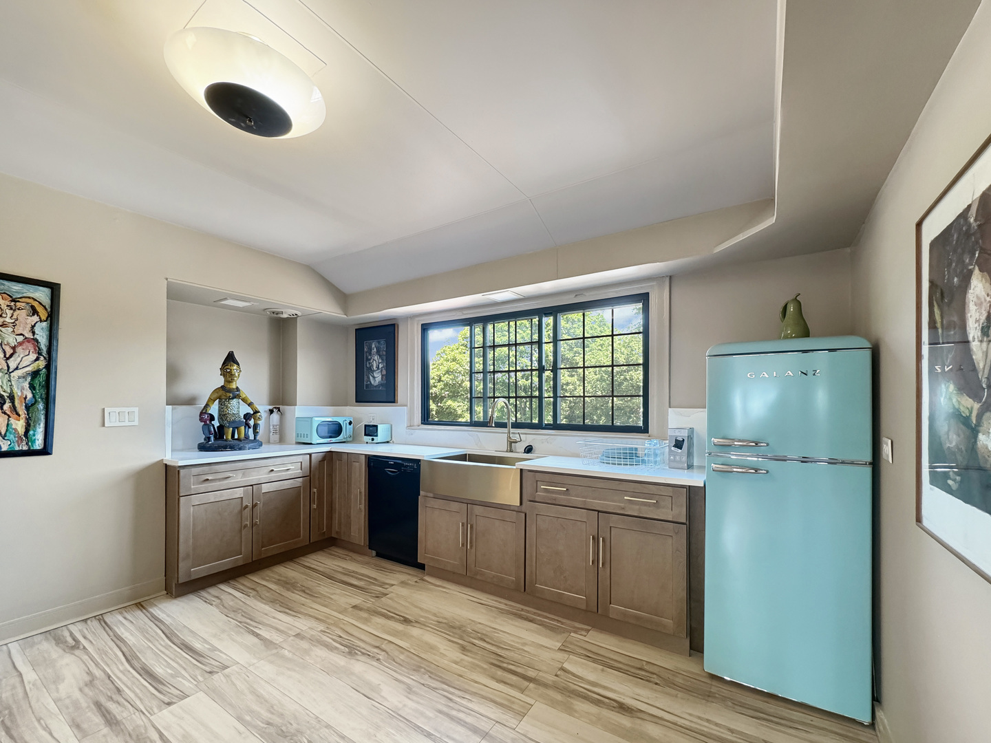 6909 S Chappel Avenue, Chicago, IL 60649