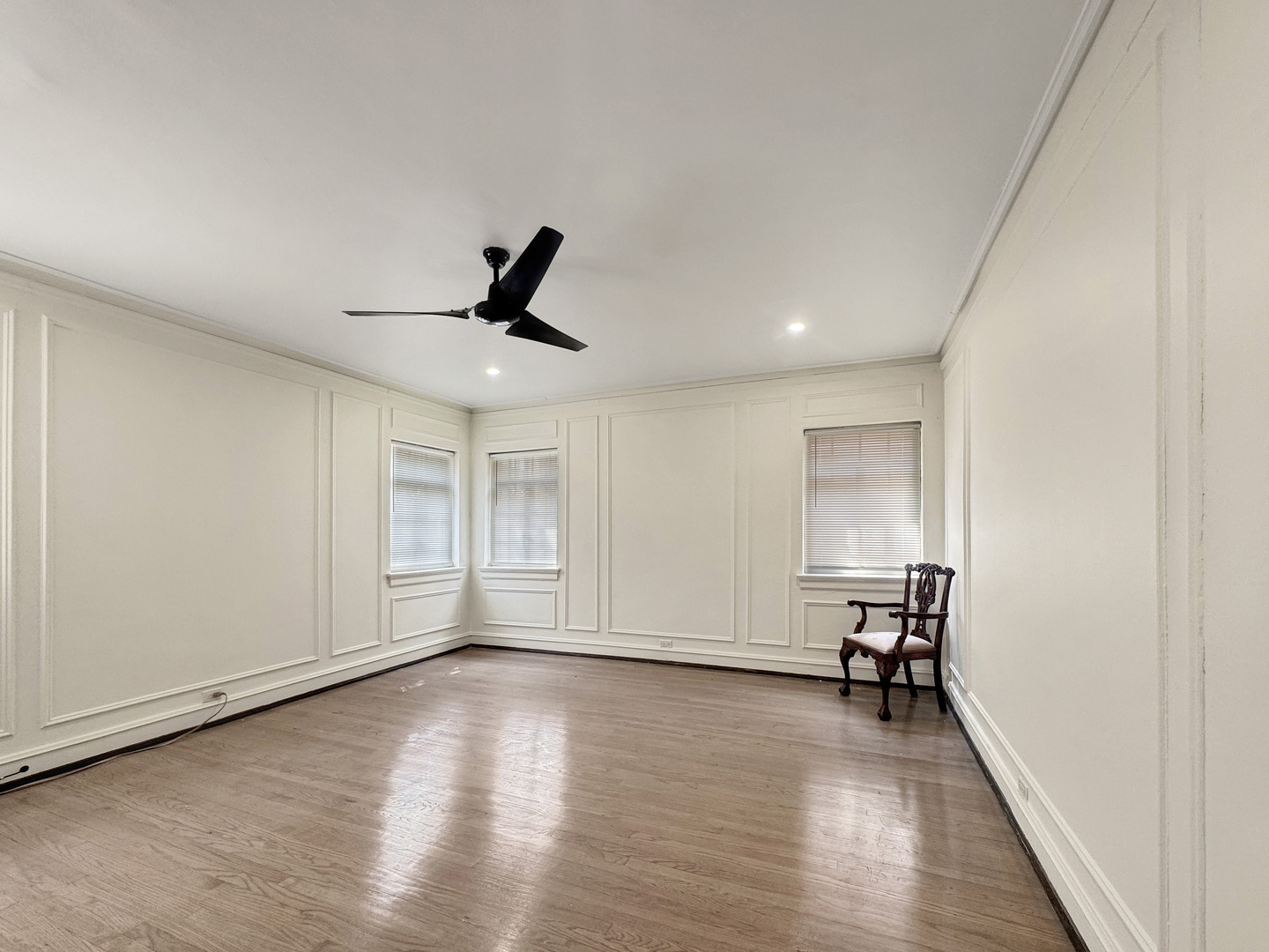 6909 S Chappel Avenue, Chicago, IL 60649