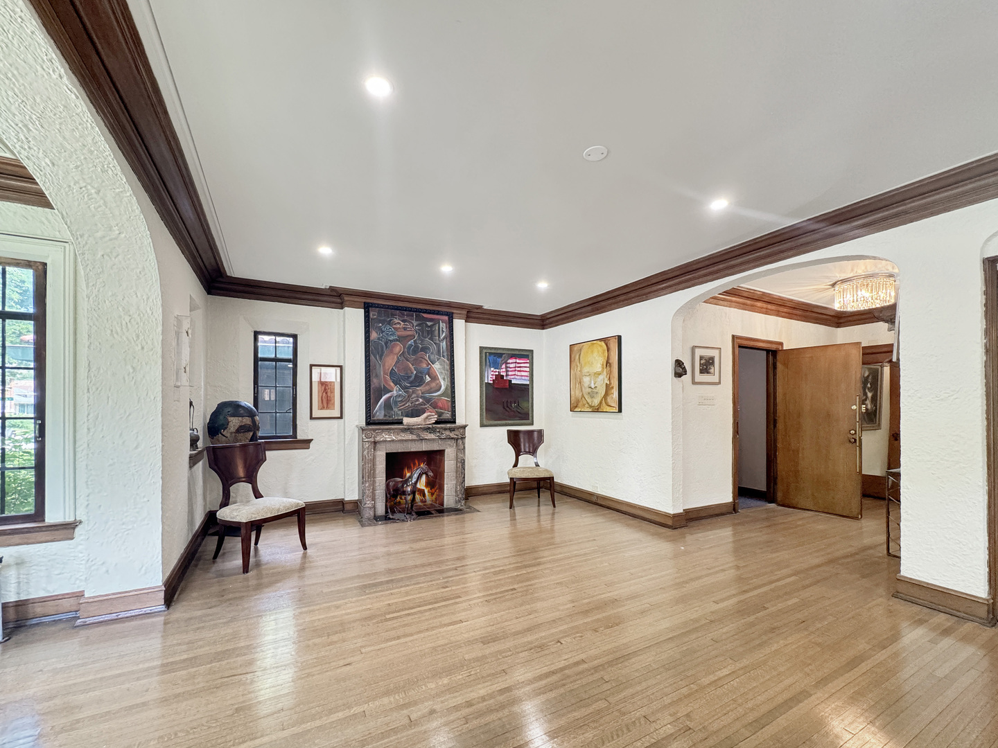6909 S Chappel Avenue, Chicago, IL 60649