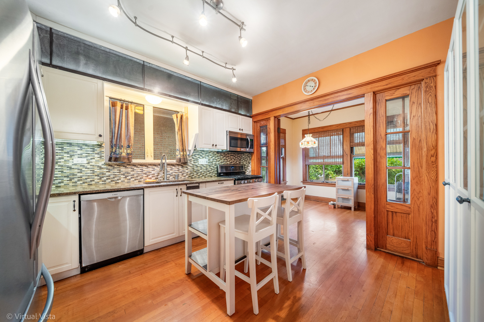 2330 Gunderson Avenue, Berwyn, IL 60402