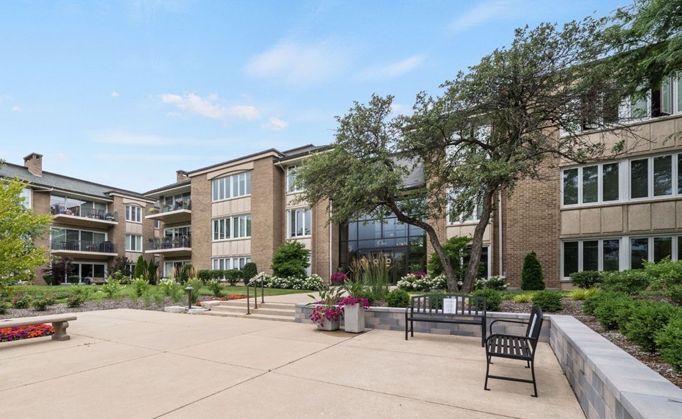 1 Oak Brook Club Drive #A307, Oak Brook, IL 60523