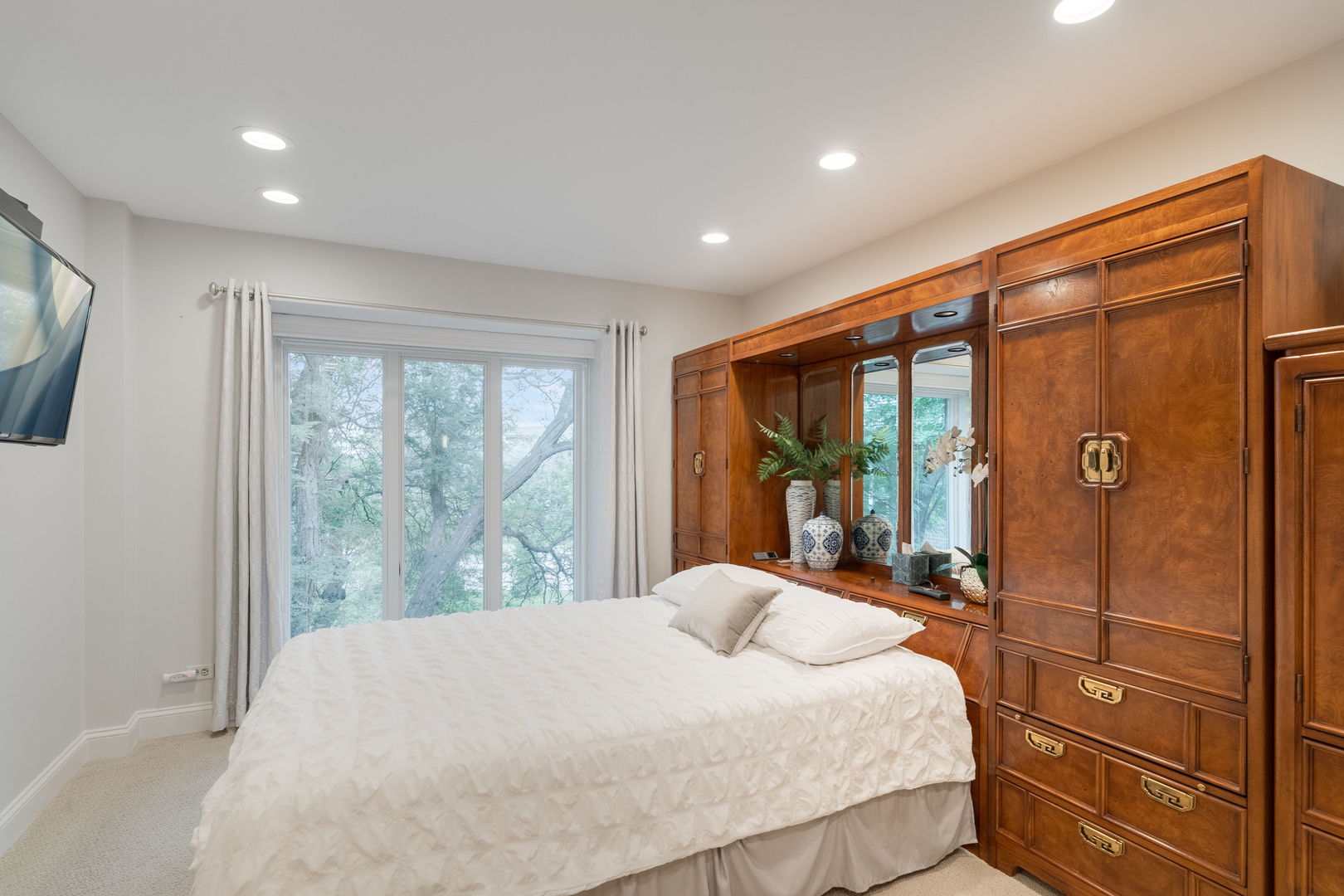1 Oak Brook Club Drive #A307, Oak Brook, IL 60523