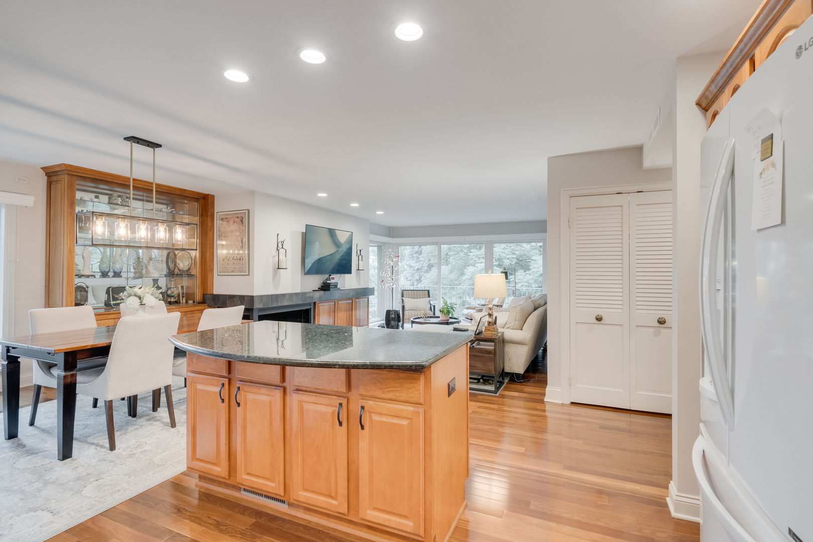 1 Oak Brook Club Drive #A307, Oak Brook, IL 60523