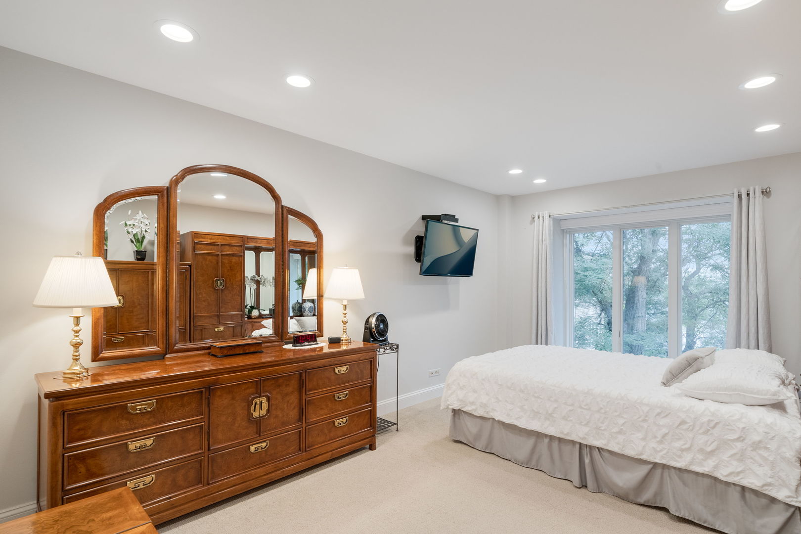 1 Oak Brook Club Drive #A307, Oak Brook, IL 60523