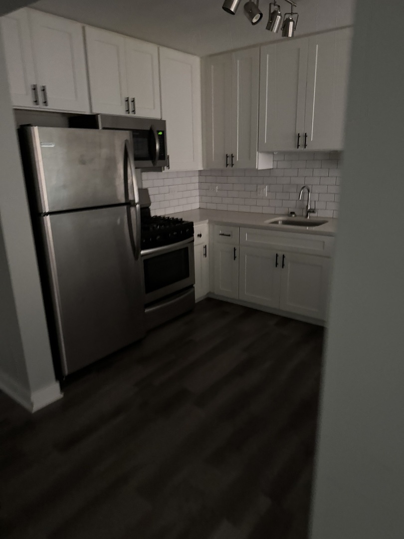 1619 E Thacker Street #101, Des Plaines, IL 60016
