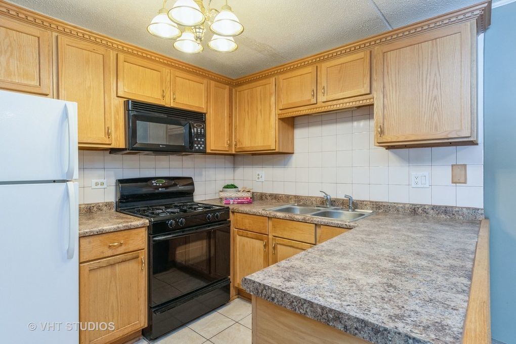 5s100 Pebblewood Lane #E4, Naperville, IL 60563