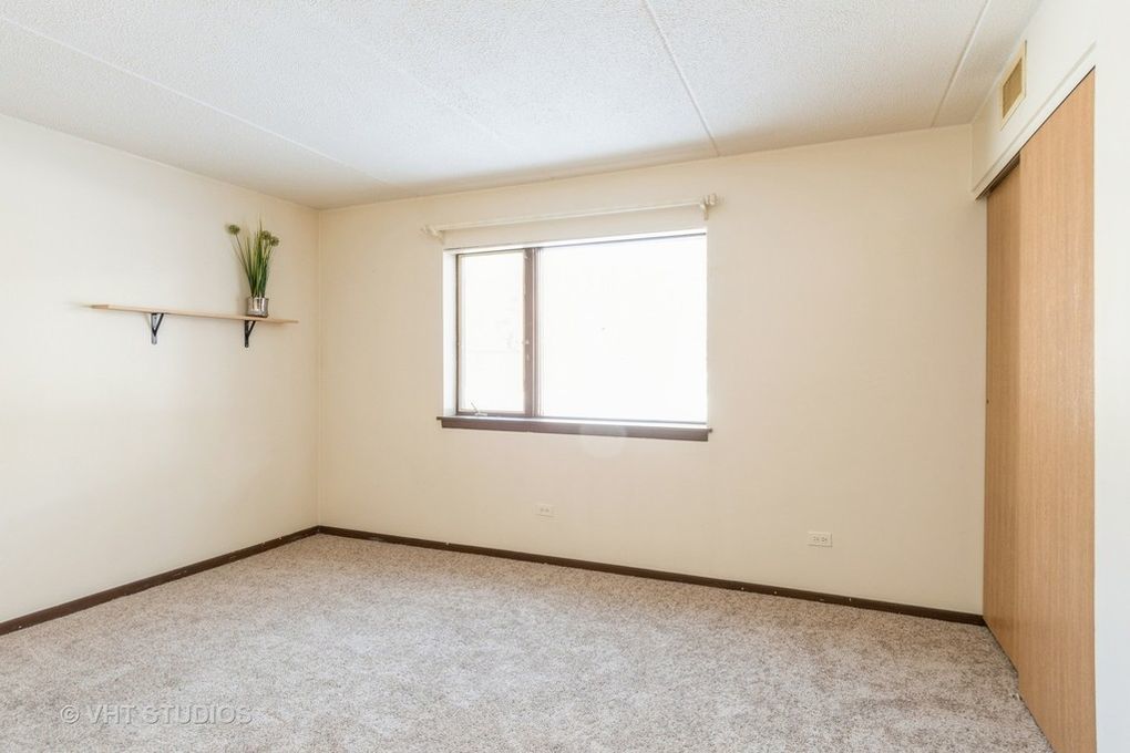 5s100 Pebblewood Lane #E4, Naperville, IL 60563