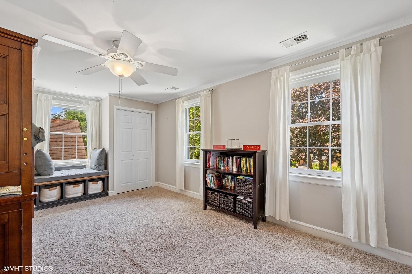 113 S I Oka Avenue, Mount Prospect, IL 60056