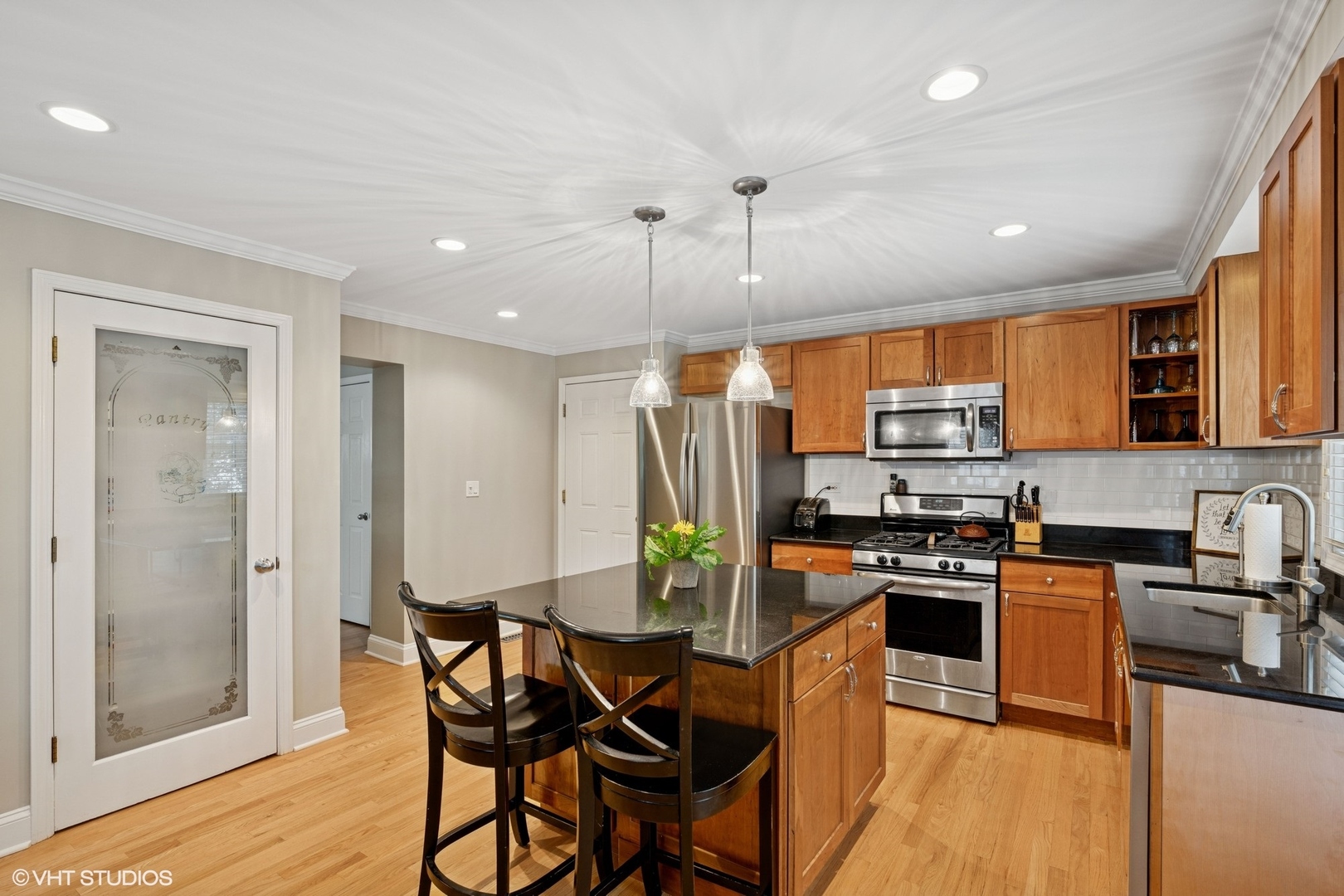 113 S I Oka Avenue, Mount Prospect, IL 60056