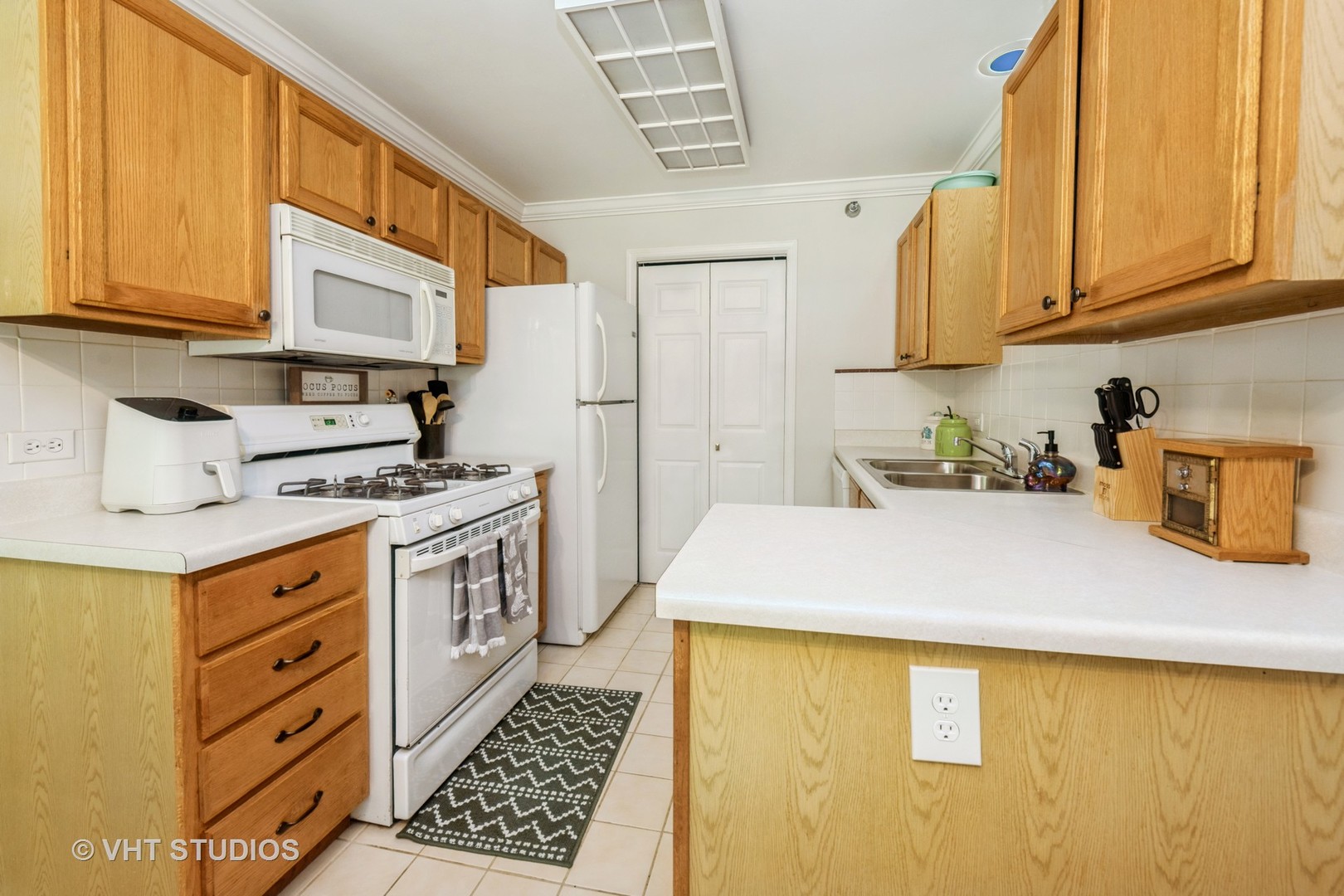 1667 W Beach Road #1667, Waukegan, IL 60087