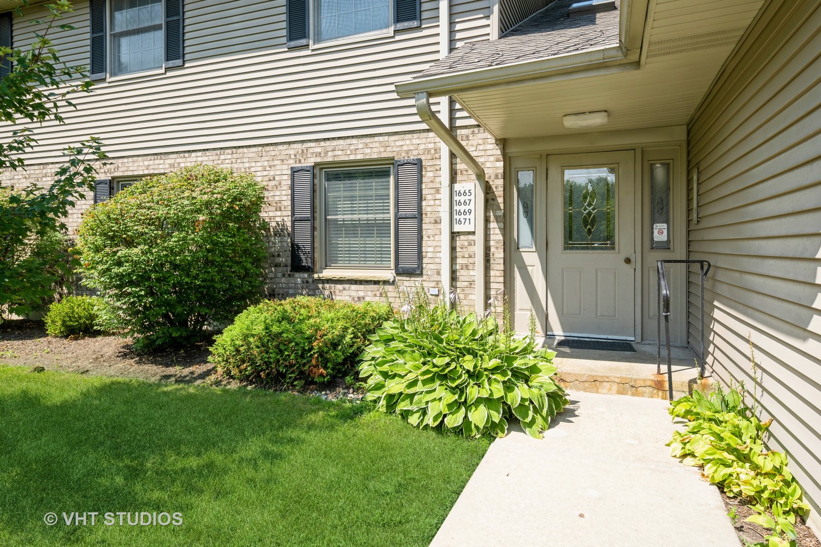 1667 W Beach Road #1667, Waukegan, IL 60087