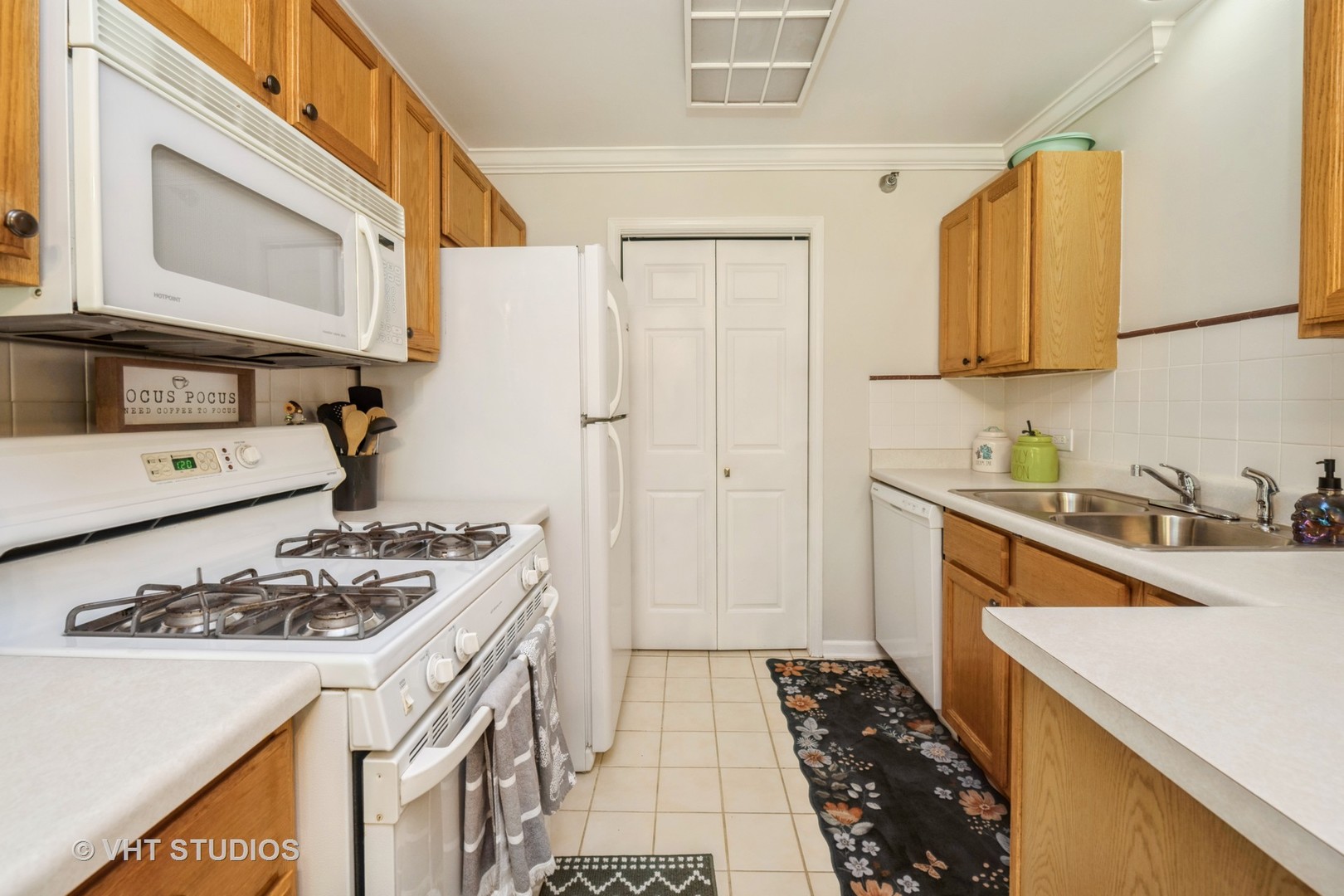 1667 W Beach Road #1667, Waukegan, IL 60087