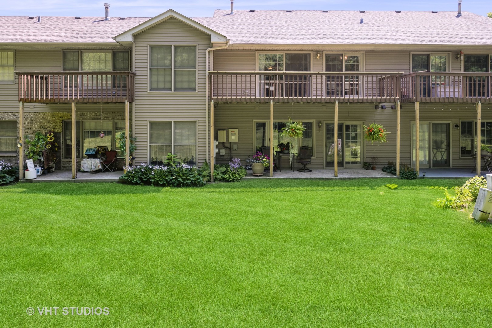 1667 W Beach Road #1667, Waukegan, IL 60087