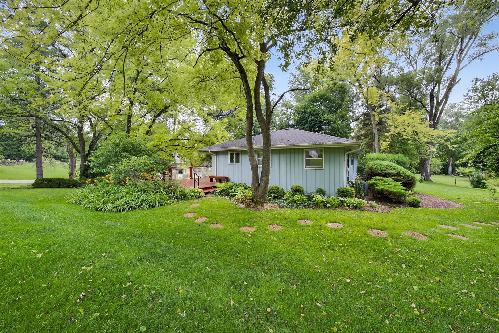 226 Bays Place, Tower Lakes, IL 60010