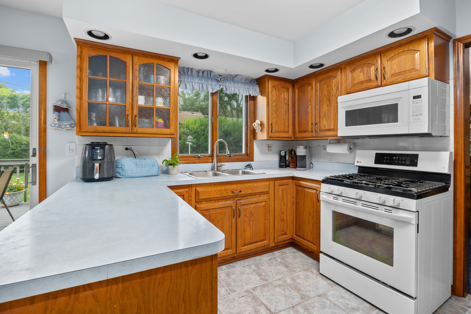 805 Redwood Lane, Bartlett, IL 60103