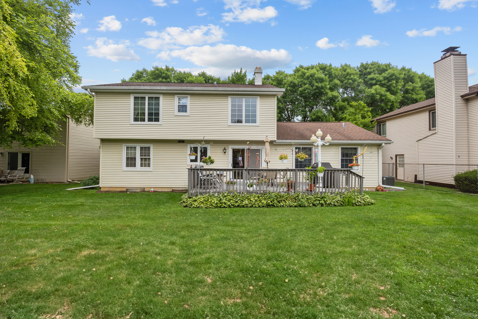 805 Redwood Lane, Bartlett, IL 60103