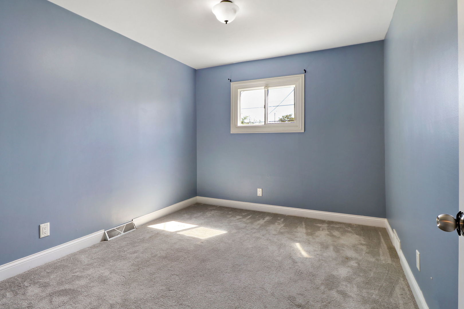 1515 N Pleasant Drive, Round Lake Beach, IL 60073