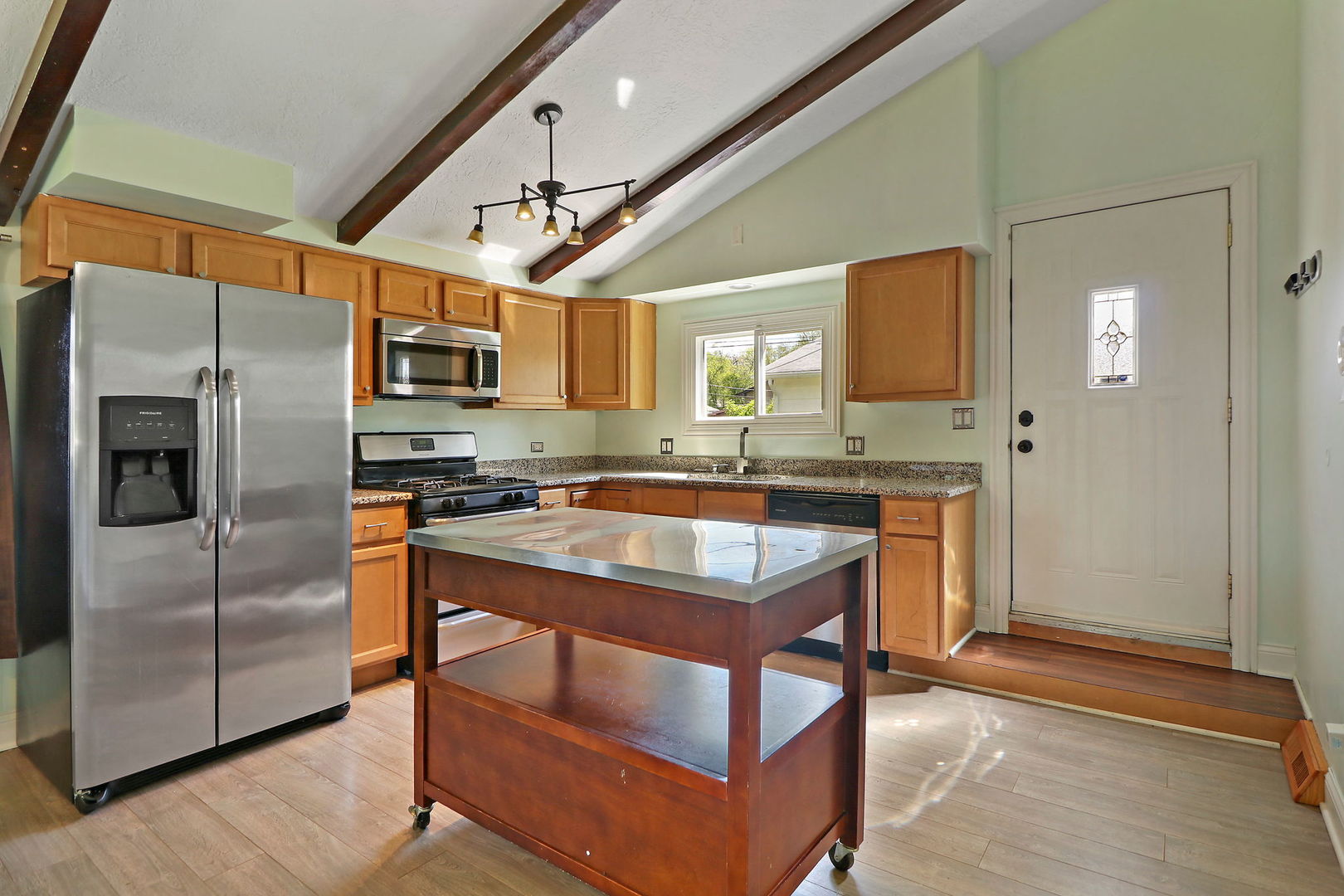 1515 N Pleasant Drive, Round Lake Beach, IL 60073