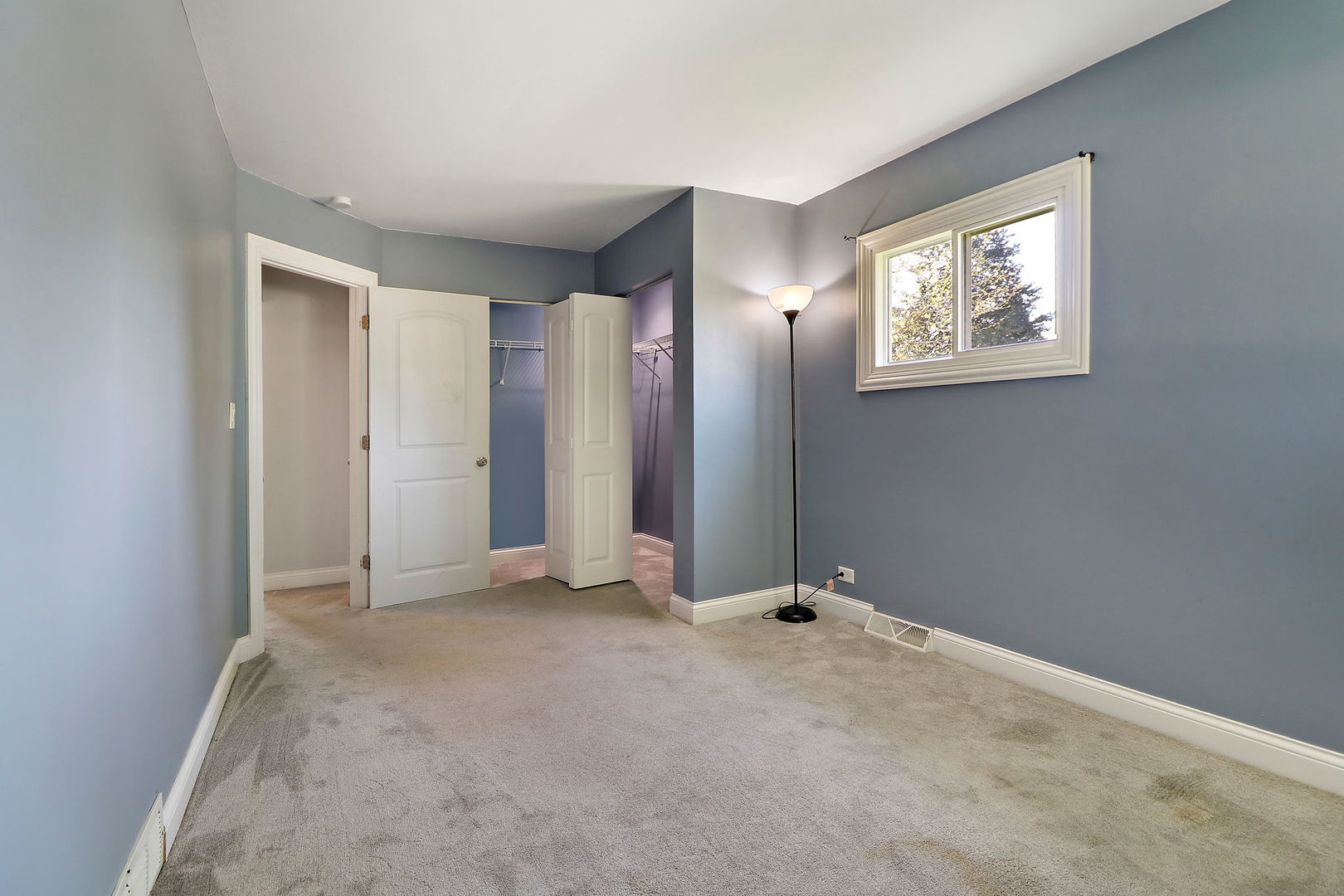 1515 N Pleasant Drive, Round Lake Beach, IL 60073