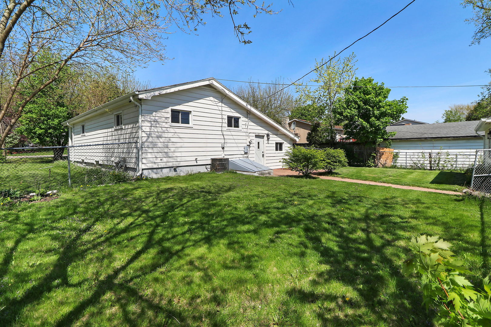 1515 N Pleasant Drive, Round Lake Beach, IL 60073