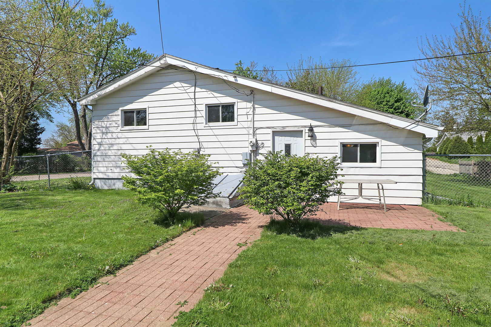1515 N Pleasant Drive, Round Lake Beach, IL 60073