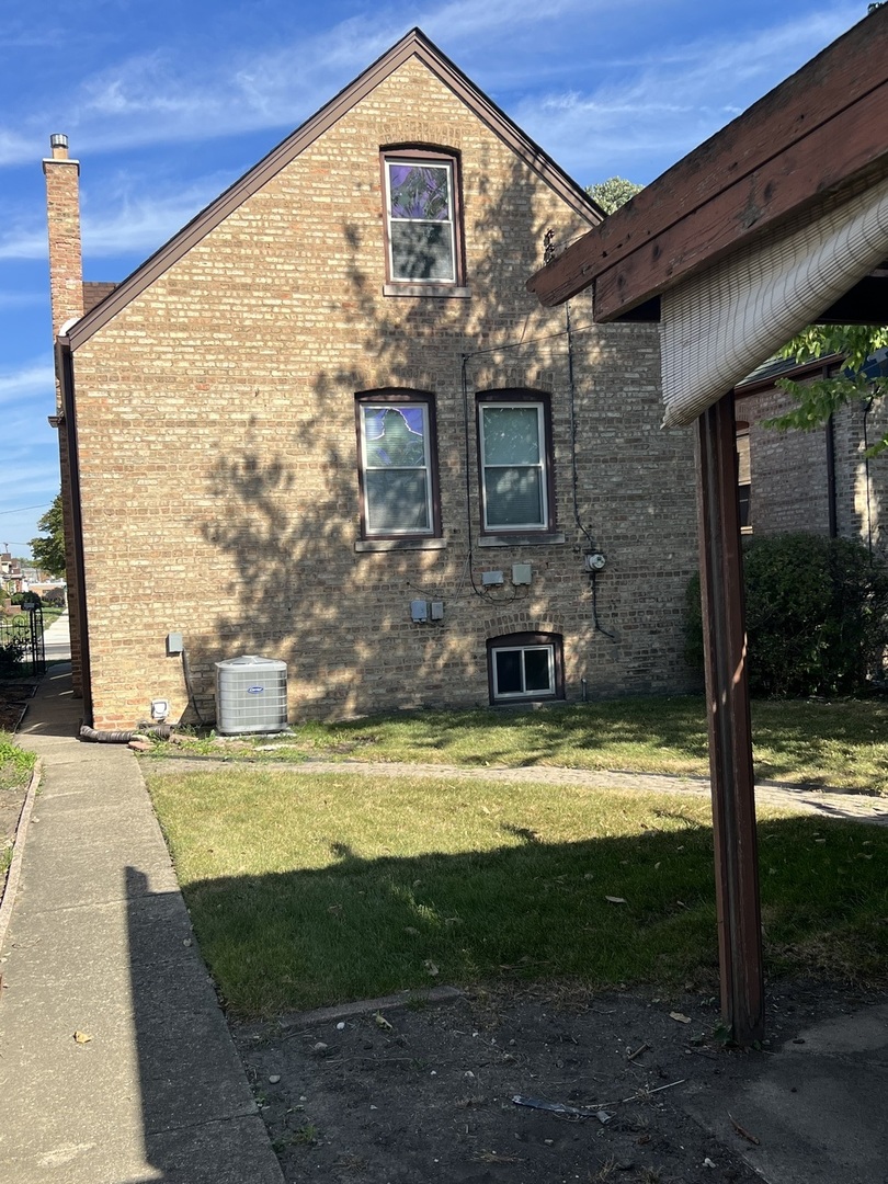 7013 W Cornelia Avenue, Chicago, IL 60634