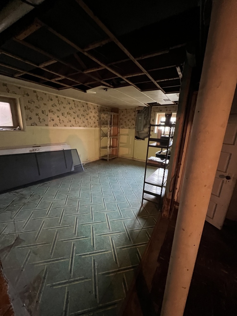 7013 W Cornelia Avenue, Chicago, IL 60634