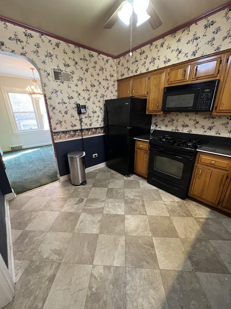 7013 W Cornelia Avenue, Chicago, IL 60634