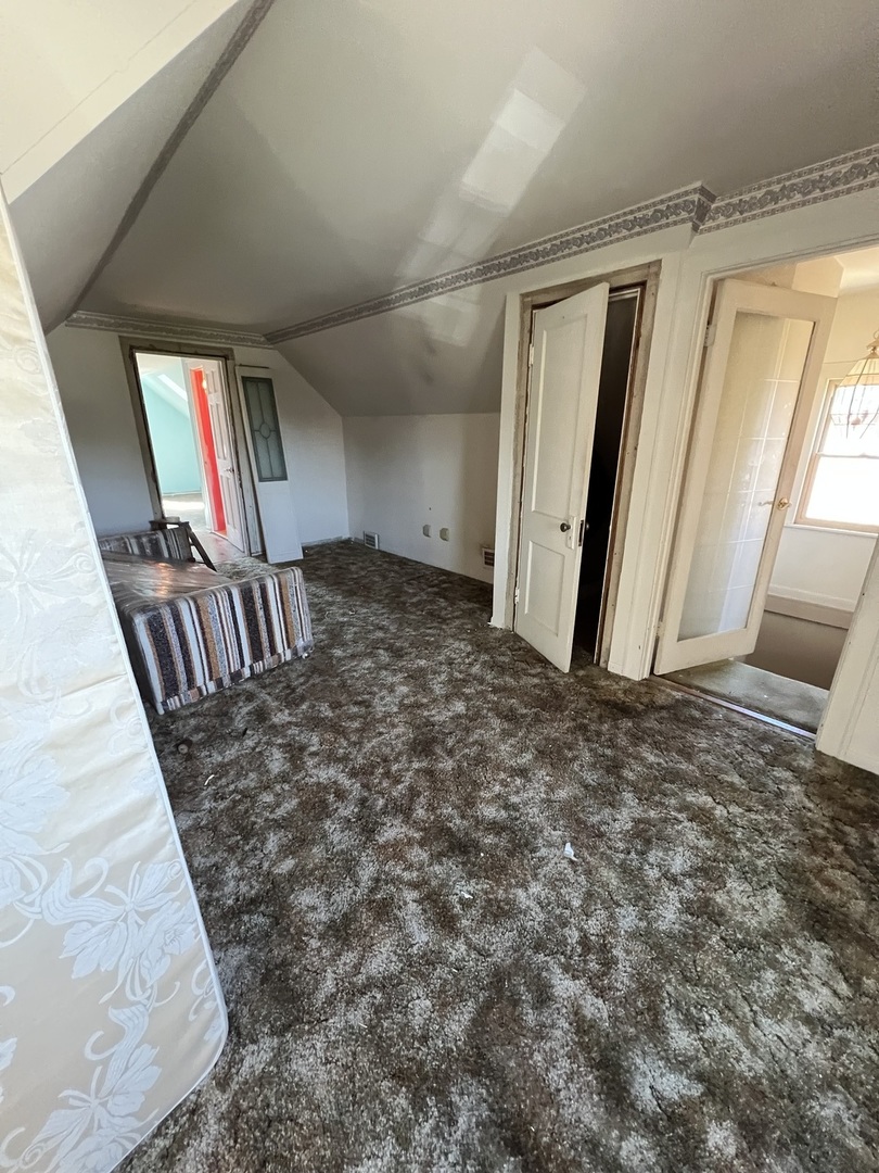 7013 W Cornelia Avenue, Chicago, IL 60634