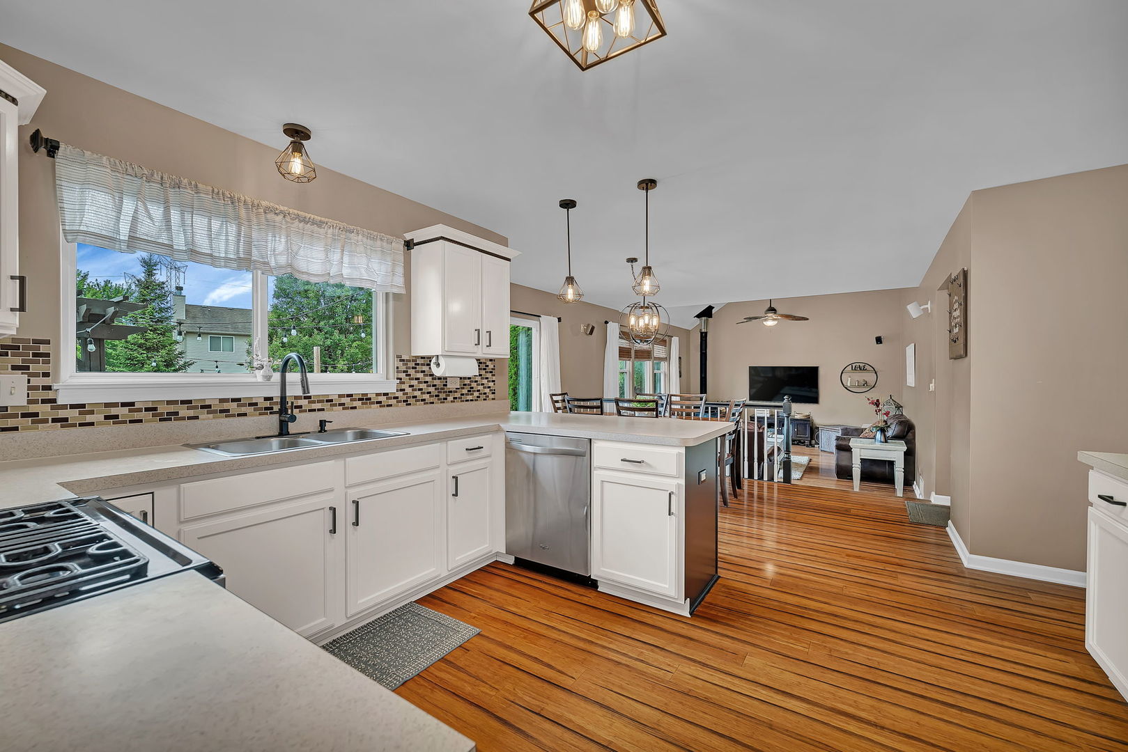 2902 Grass Lake Drive, Joliet, IL 60435