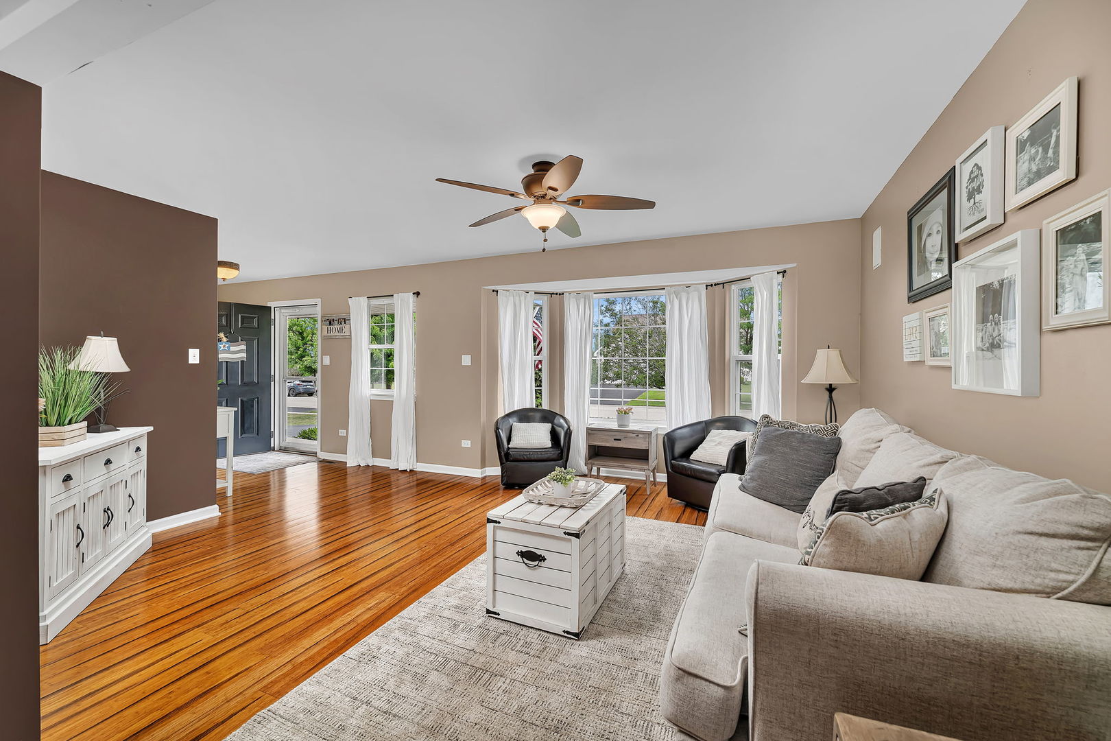 2902 Grass Lake Drive, Joliet, IL 60435