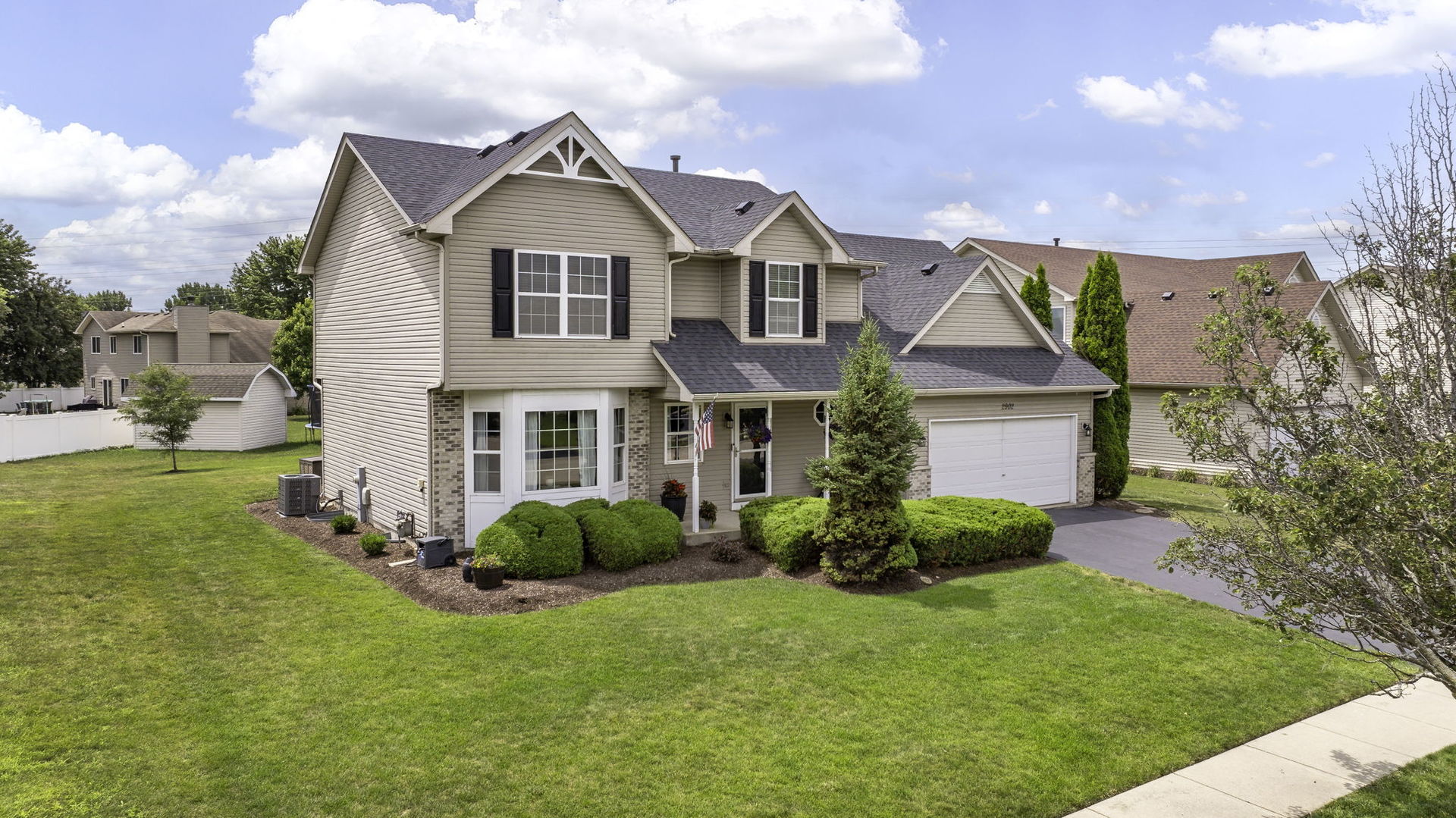 2902 Grass Lake Drive, Joliet, IL 60435