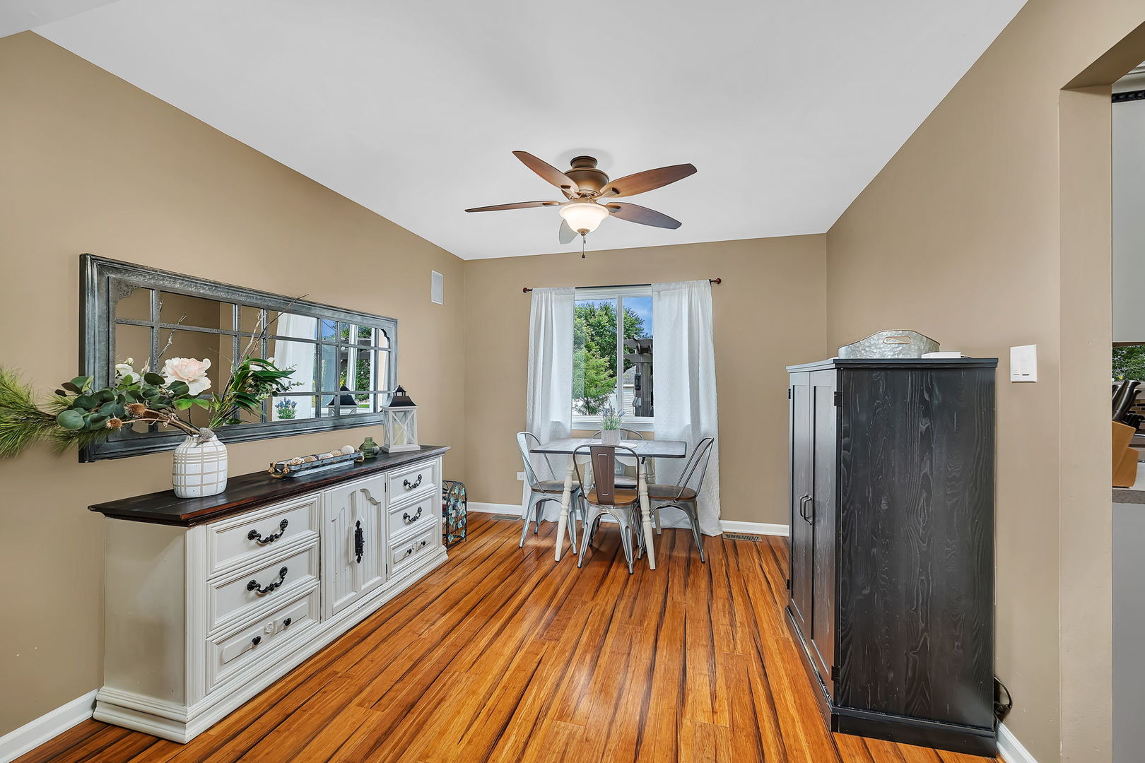 2902 Grass Lake Drive, Joliet, IL 60435