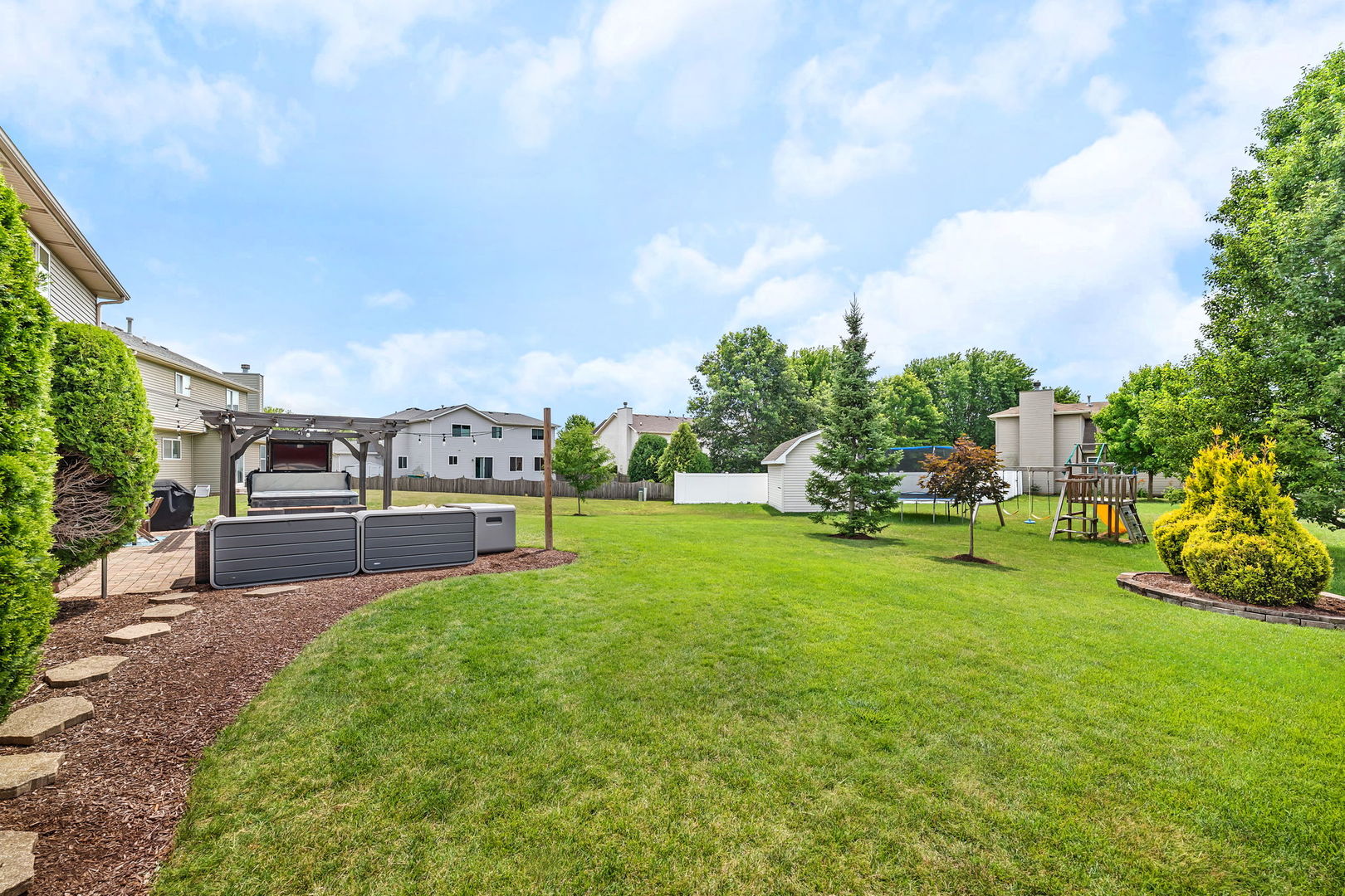 2902 Grass Lake Drive, Joliet, IL 60435