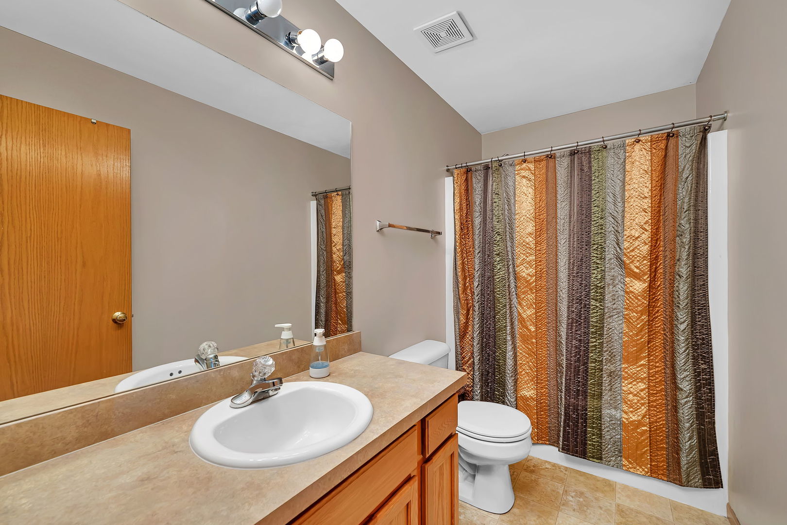 2902 Grass Lake Drive, Joliet, IL 60435