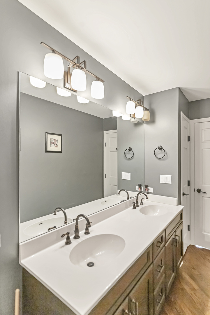 840 Kylemore Drive, Des Plaines, IL 60016