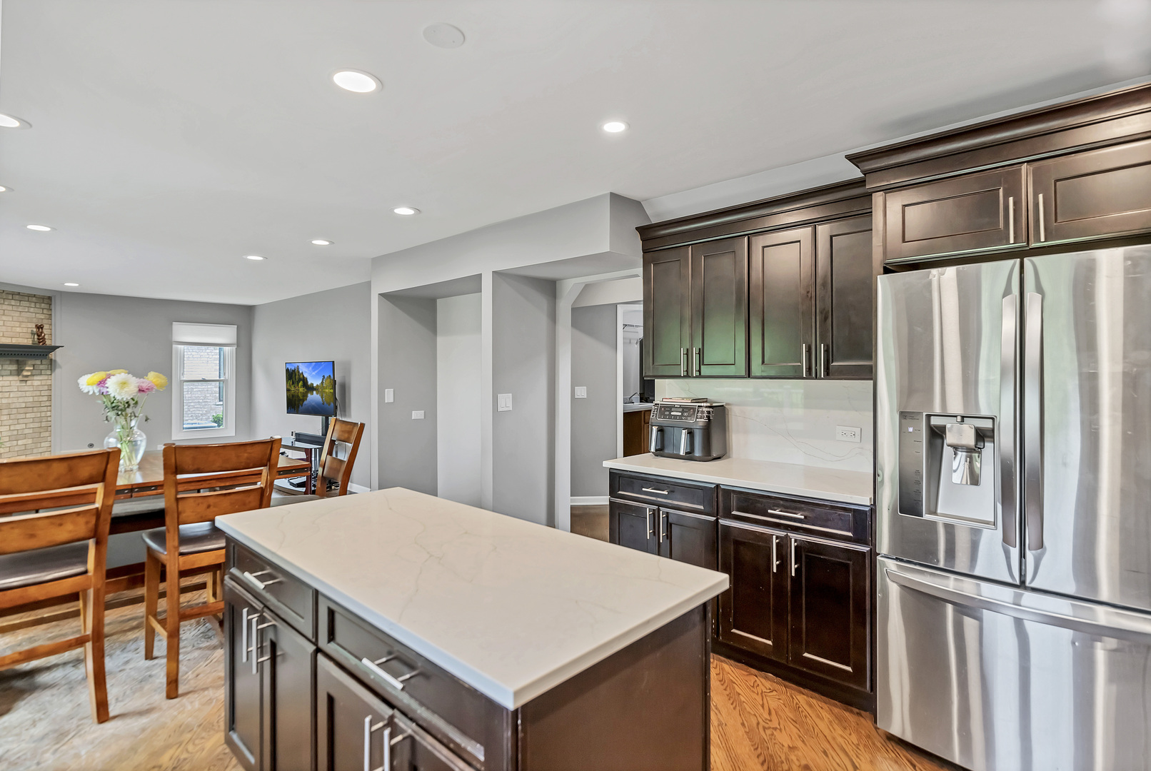 840 Kylemore Drive, Des Plaines, IL 60016