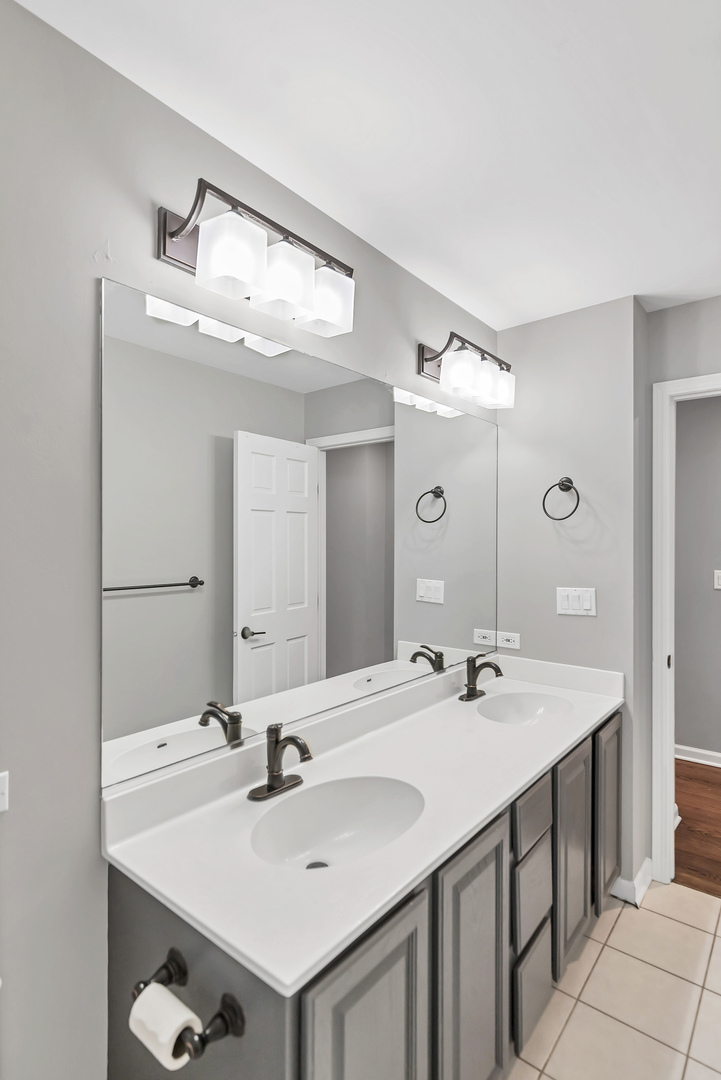 840 Kylemore Drive, Des Plaines, IL 60016