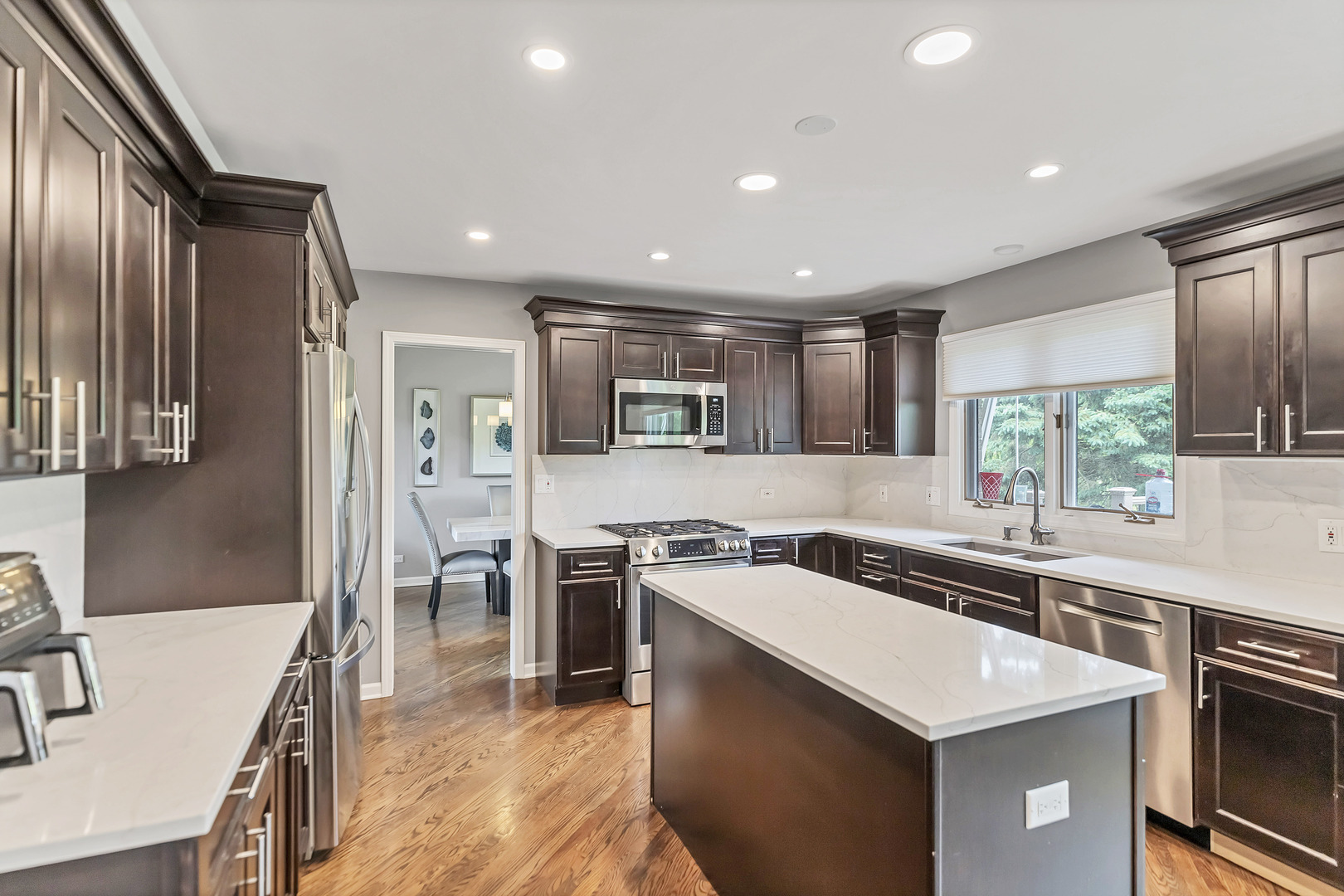 840 Kylemore Drive, Des Plaines, IL 60016