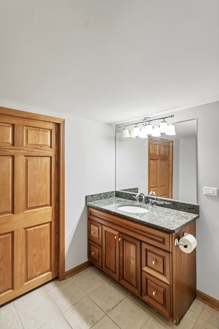 840 Kylemore Drive, Des Plaines, IL 60016