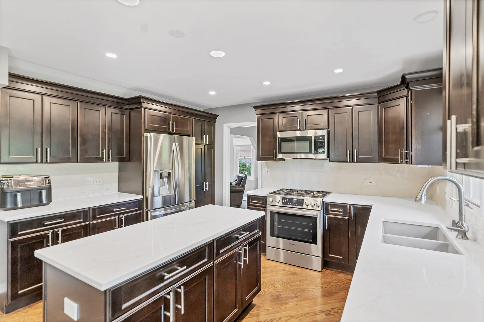 840 Kylemore Drive, Des Plaines, IL 60016