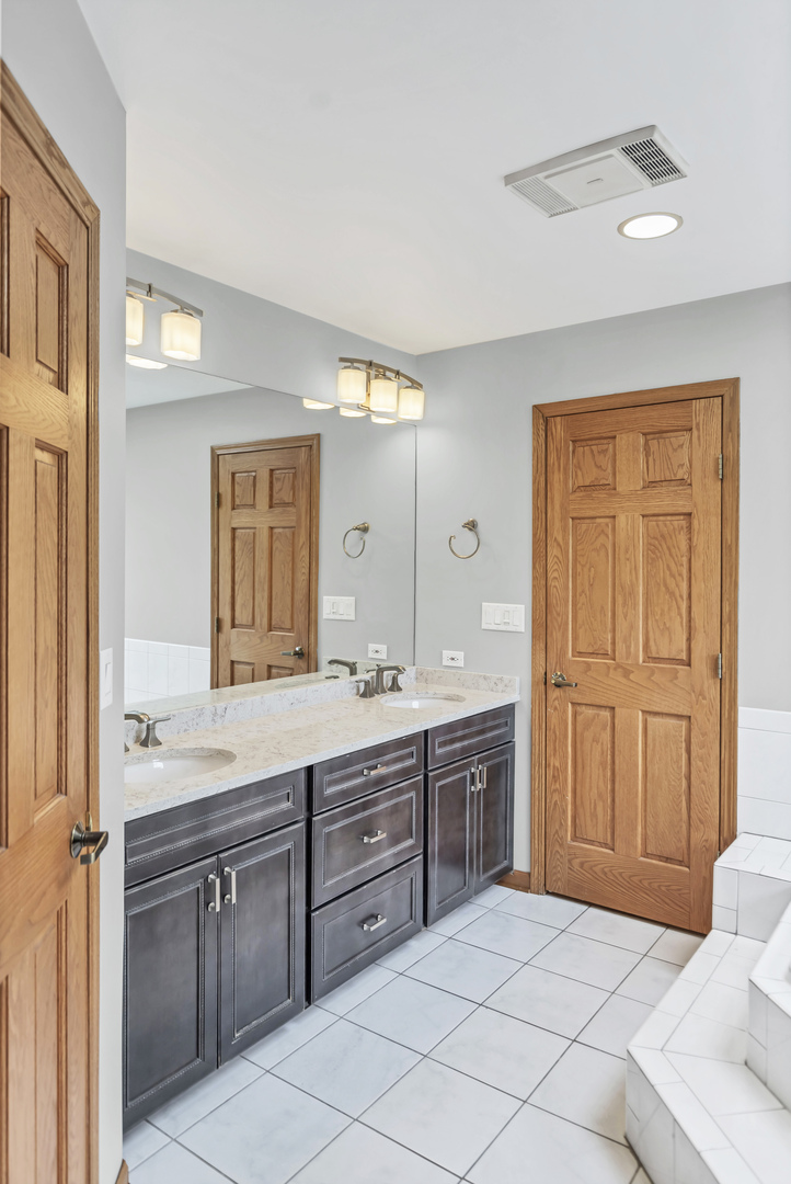 840 Kylemore Drive, Des Plaines, IL 60016