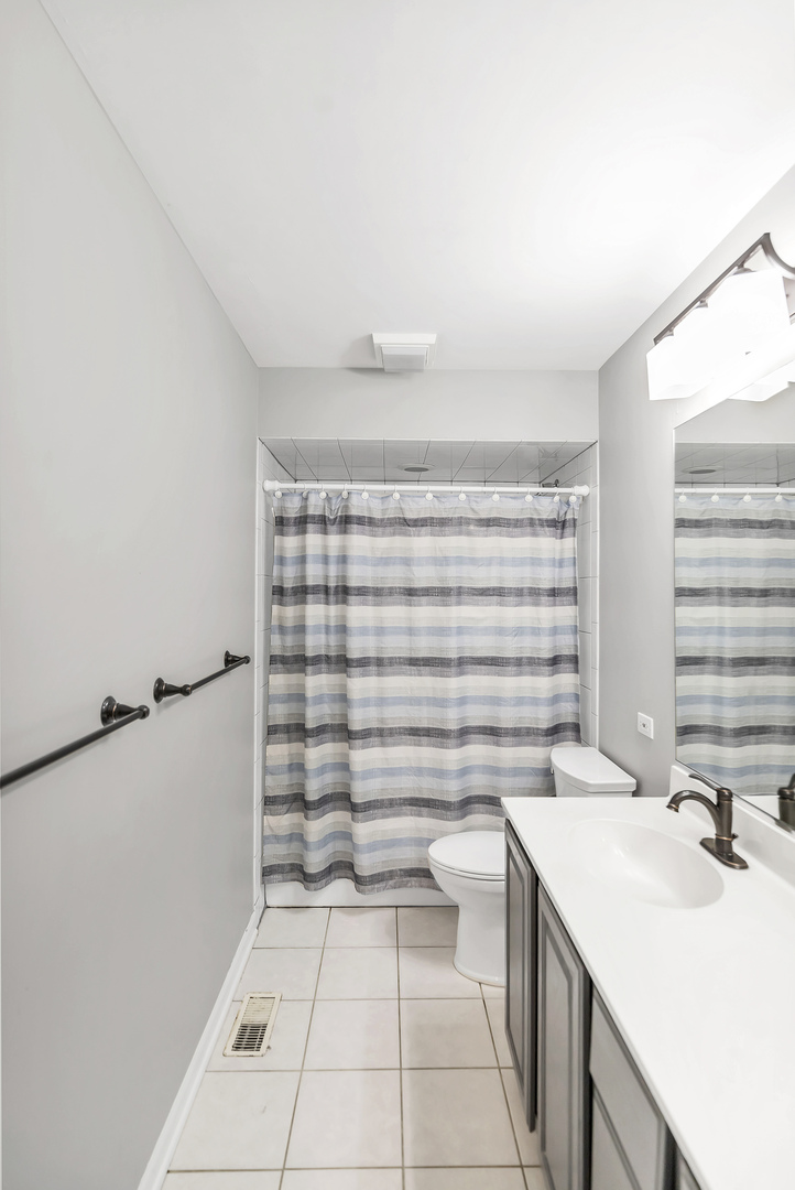 840 Kylemore Drive, Des Plaines, IL 60016