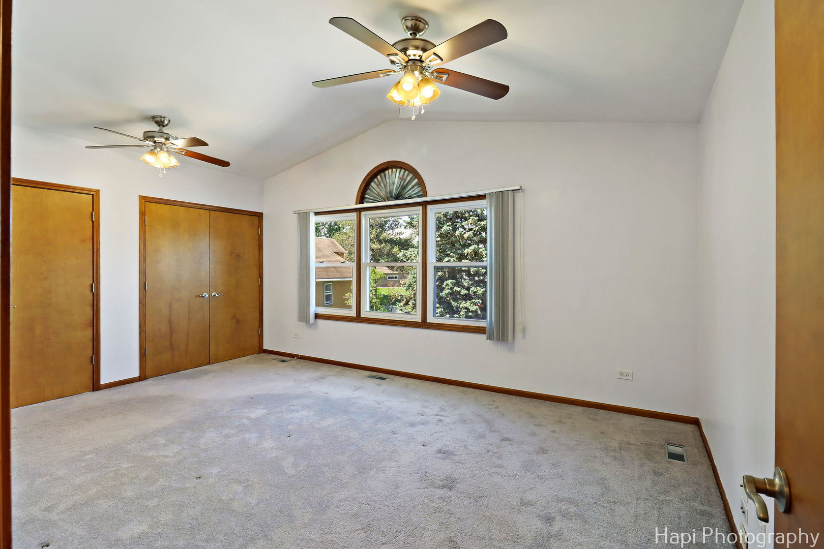 39 N Lake Avenue, Fox Lake, IL 60020