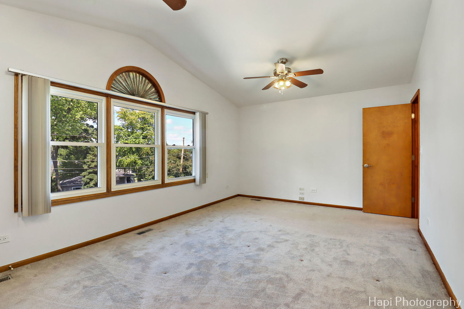 39 N Lake Avenue, Fox Lake, IL 60020