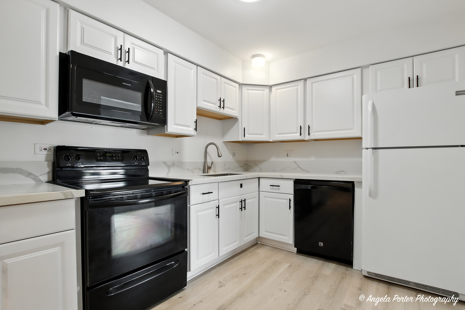 2600 Brookwood Way Drive #305, Rolling Meadows, IL 60008