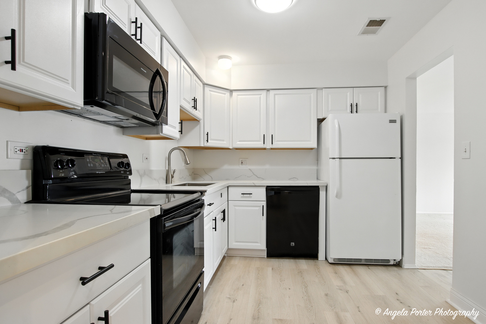 2600 Brookwood Way Drive #305, Rolling Meadows, IL 60008