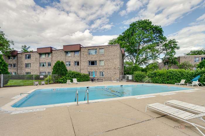 2600 Brookwood Way Drive #305, Rolling Meadows, IL 60008
