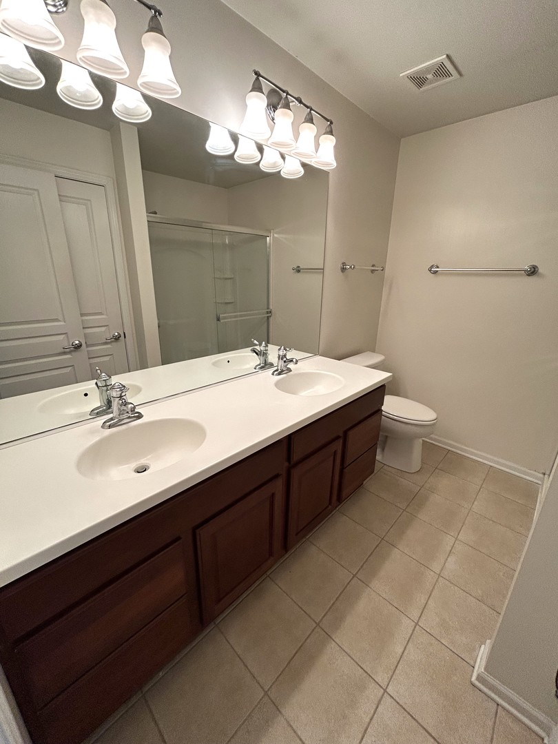 106 Devoe Drive, Oswego, IL 60543